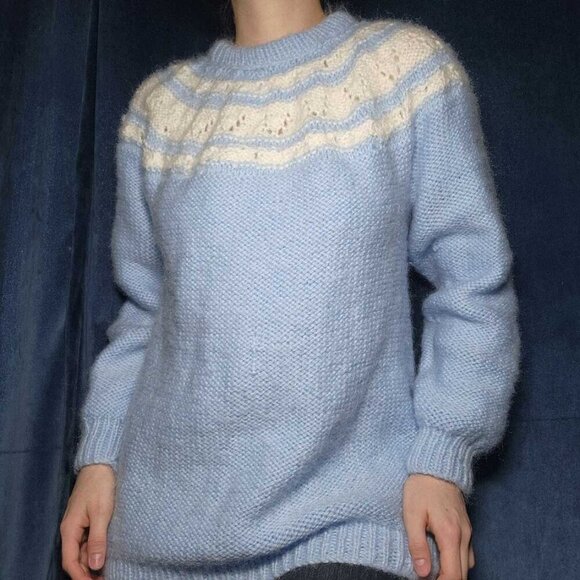 Vintage adorable pastel blue and white cloudy soft fluffy hand knit sweater - Picture 4 of 7